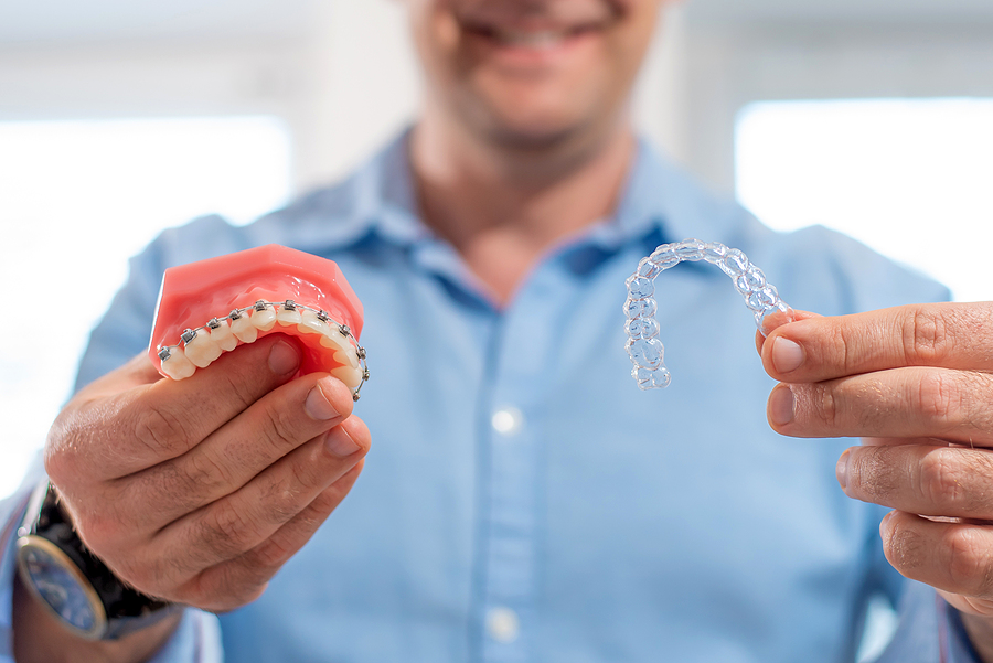 Read more about the article Straight Talk: Navigating the Invisalign vs. Braces Decision for Your Perfect Smile